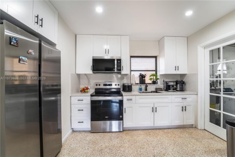 House in Miami, Florida 3 bedrooms, 82.13 sq.m. № 2033465 - photo 13