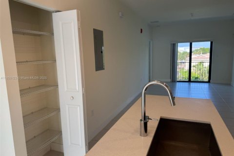 Condo in Doral, Florida, 1 bedroom in URBANA  № 1880201 - photo 6