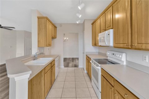 Condo in Riverview, Florida, 2 bedrooms  № 1917852 - photo 16