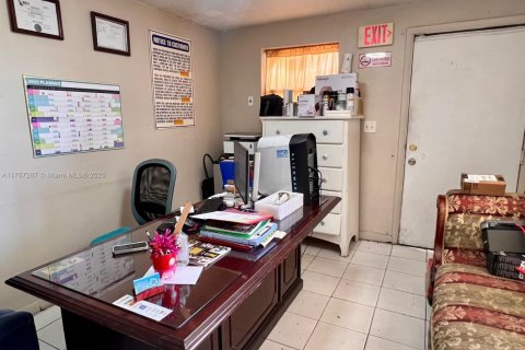 Immobilier commercial à vendre à Hialeah, Floride № 2090274 - photo 14