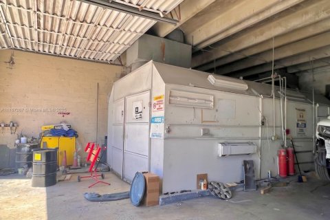 Immobilier commercial à Hialeah, Floride № 2090274