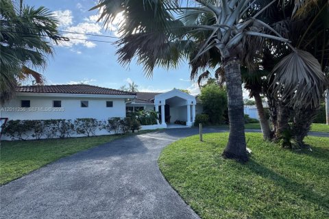 House in Miami, Florida 6 bedrooms, 316.24 sq.m. № 2075341