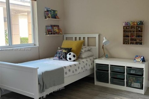 Villa ou maison à louer à Weston, Floride: 3 chambres, 125.14 m2 № 1977369 - photo 12