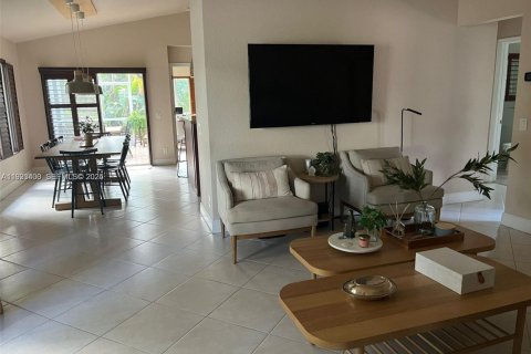 Villa ou maison à louer à Weston, Floride: 3 chambres, 125.14 m2 № 1977369 - photo 5