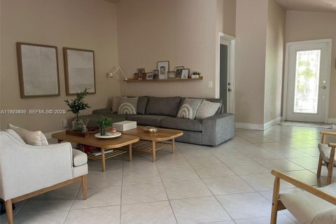 Villa ou maison à louer à Weston, Floride: 3 chambres, 125.14 m2 № 1977369 - photo 7