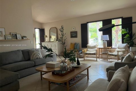 Villa ou maison à louer à Weston, Floride: 3 chambres, 125.14 m2 № 1977369 - photo 4