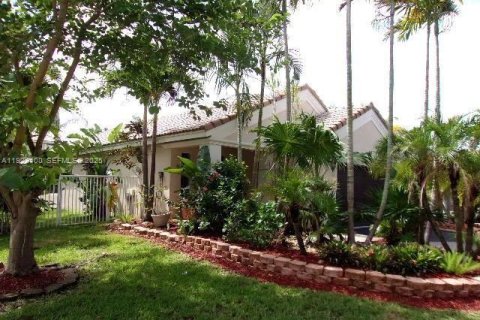 Villa ou maison à louer à Weston, Floride: 3 chambres, 125.14 m2 № 1977369 - photo 2