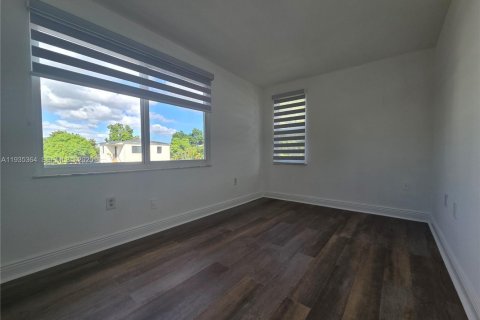 Casa en alquiler en Miami, Florida, 3 dormitorios № 1993555 - foto 17