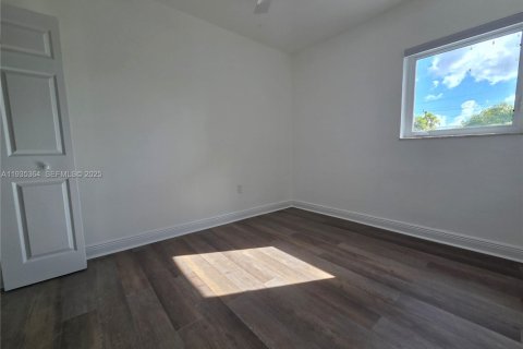 Casa en alquiler en Miami, Florida, 3 dormitorios № 1993555 - foto 18