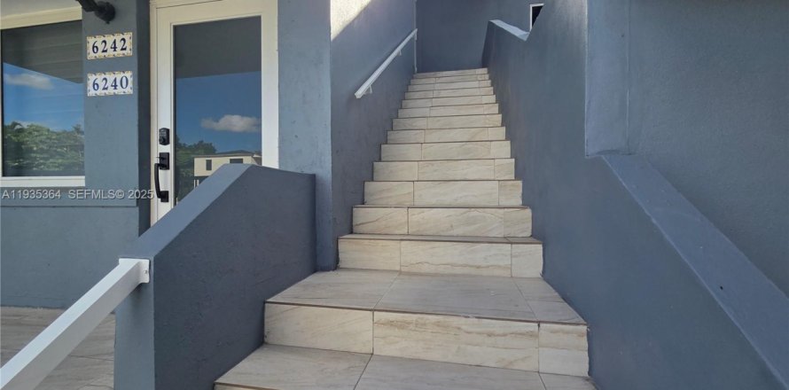 Casa en Miami, Florida 3 dormitorios № 1993555