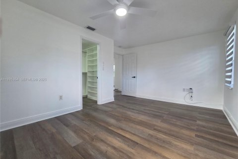 Casa en alquiler en Miami, Florida, 3 dormitorios № 1993555 - foto 13