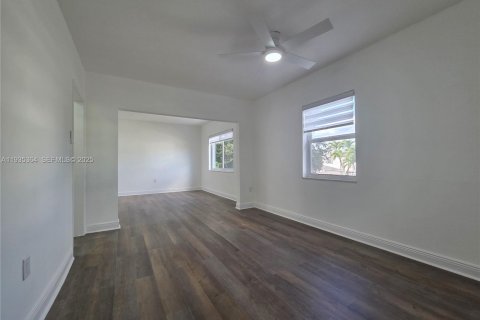Casa en alquiler en Miami, Florida, 3 dormitorios № 1993555 - foto 4
