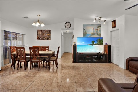 Купить виллу или дом в Хайалиа, Флорида 4 спальни, 149.67м2, № 2010276 - фото 16