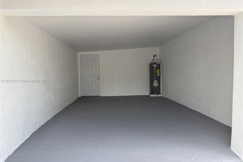 House in Coral Gables, Florida 6 bedrooms, 269.51 sq.m. № 1781544 - photo 29