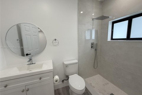 House in Coral Gables, Florida 6 bedrooms, 269.51 sq.m. № 1781544 - photo 18