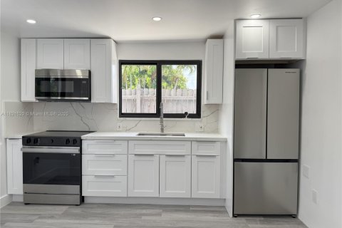House in Coral Gables, Florida 6 bedrooms, 269.51 sq.m. № 1781544 - photo 24