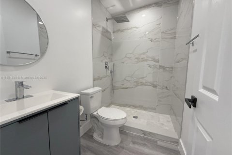 House in Coral Gables, Florida 6 bedrooms, 269.51 sq.m. № 1781544 - photo 14
