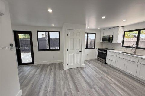 House in Coral Gables, Florida 6 bedrooms, 269.51 sq.m. № 1781544 - photo 21