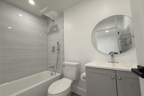 House in Coral Gables, Florida 6 bedrooms, 269.51 sq.m. № 1781544 - photo 27