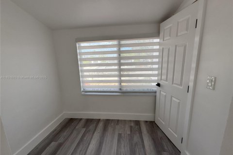 House in Coral Gables, Florida 6 bedrooms, 269.51 sq.m. № 1781544 - photo 16