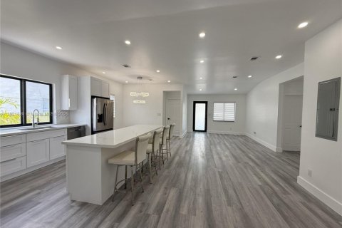 House in Coral Gables, Florida 6 bedrooms, 269.51 sq.m. № 1781544 - photo 9