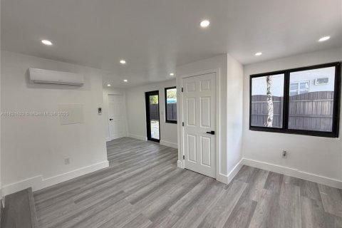 House in Coral Gables, Florida 6 bedrooms, 269.51 sq.m. № 1781544 - photo 22