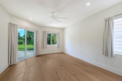 Casa en venta en Sarasota, Florida, 4 dormitorios, 269.42 m2 № 2316673 - foto 30