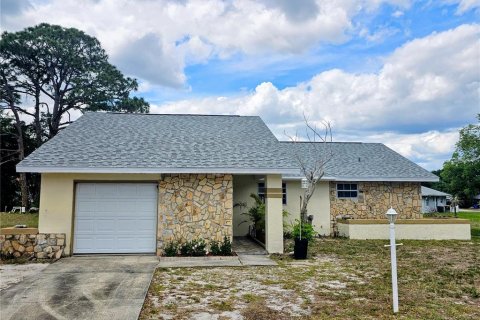 House in Sebring, Florida 2 bedrooms, 90.02 sq.m. № 2166261