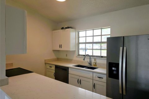 House in Sebring, Florida 2 bedrooms, 90.02 sq.m. № 2166261 - photo 17