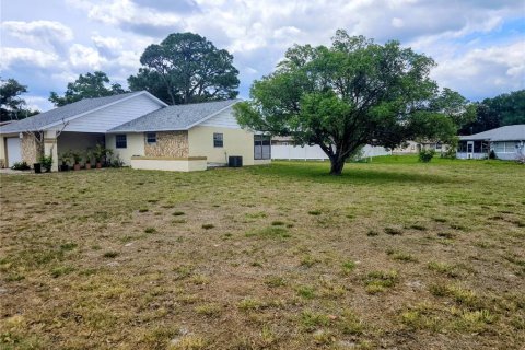 House in Sebring, Florida 2 bedrooms, 90.02 sq.m. № 2166261 - photo 3