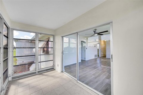 Condo in Pompano Beach, Florida, 2 bedrooms  № 1490035 - photo 30