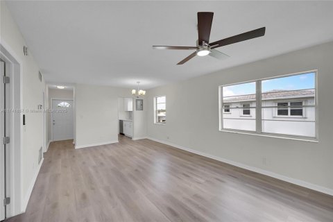 Condo in Pompano Beach, Florida, 2 bedrooms  № 1490035 - photo 9