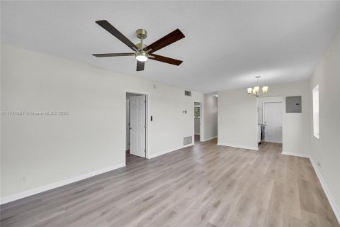 Condo in Pompano Beach, Florida, 2 bedrooms  № 1490035 - photo 8