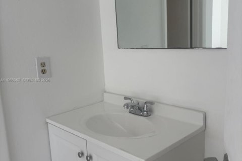 Снять в аренду кондоминиум в Майами, Флорида 2 спальни, 74.32м2, № 2028398 - фото 6
