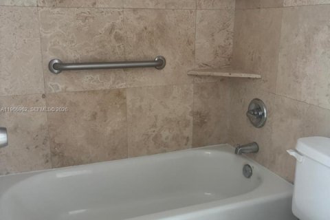 Снять в аренду кондоминиум в Майами, Флорида 2 спальни, 74.32м2, № 2028398 - фото 7