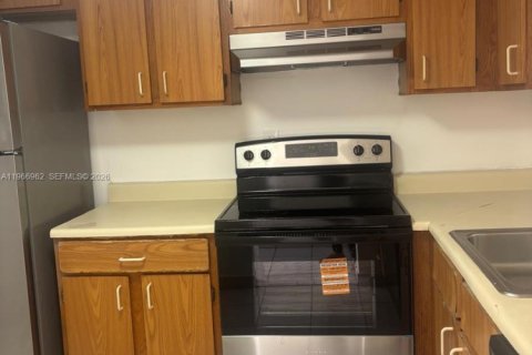 Снять в аренду кондоминиум в Майами, Флорида 2 спальни, 74.32м2, № 2028398 - фото 3