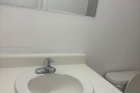 Снять в аренду кондоминиум в Майами, Флорида 2 спальни, 74.32м2, № 2028398 - фото 8