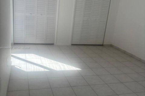 Снять в аренду кондоминиум в Майами, Флорида 2 спальни, 74.32м2, № 2028398 - фото 5