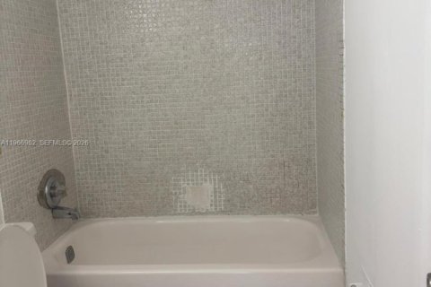 Снять в аренду кондоминиум в Майами, Флорида 2 спальни, 74.32м2, № 2028398 - фото 9