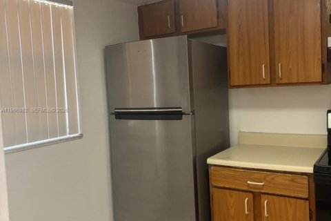 Снять в аренду кондоминиум в Майами, Флорида 2 спальни, 74.32м2, № 2028398 - фото 4