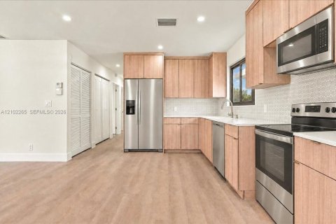 Casa en venta en Fort Lauderdale, Florida, 3 dormitorios, 94.2 m2 № 2407408 - foto 9
