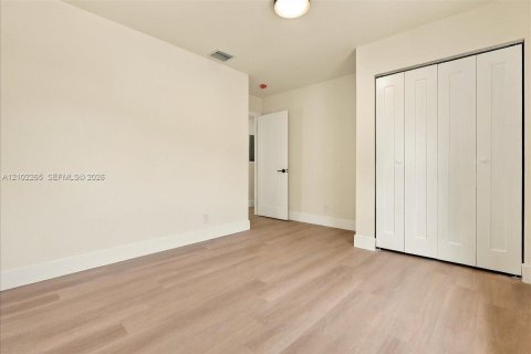 Casa en venta en Fort Lauderdale, Florida, 3 dormitorios, 94.2 m2 № 2407408 - foto 18