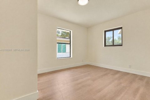 Casa en venta en Fort Lauderdale, Florida, 3 dormitorios, 94.2 m2 № 2407408 - foto 12