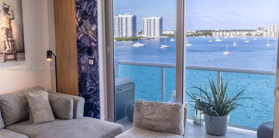 Кондоминиум с 1 спальней в Норт-Майами-Бич, Флорида № 1995121