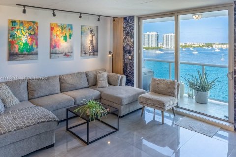 Снять в аренду кондоминиум в Норт-Майами-Бич, Флорида 1 спальня, 65.96м2, № 1995121 - фото 9