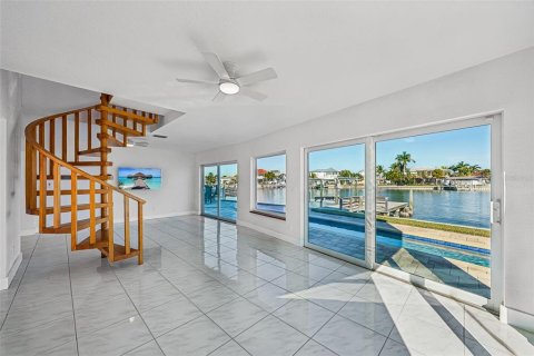Villa ou maison à vendre à Treasure Island, Floride: 4 chambres, 257.71 m2 № 2093357 - photo 7