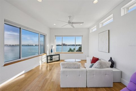 Villa ou maison à vendre à Treasure Island, Floride: 4 chambres, 257.71 m2 № 2093357 - photo 29