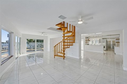 Villa ou maison à vendre à Treasure Island, Floride: 4 chambres, 257.71 m2 № 2093357 - photo 8