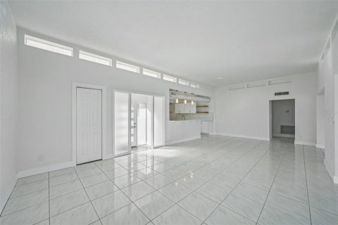 Villa ou maison à vendre à Treasure Island, Floride: 4 chambres, 257.71 m2 № 2093357 - photo 11