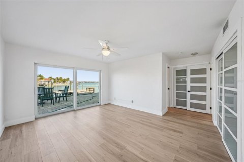 Villa ou maison à vendre à Treasure Island, Floride: 4 chambres, 257.71 m2 № 2093357 - photo 19